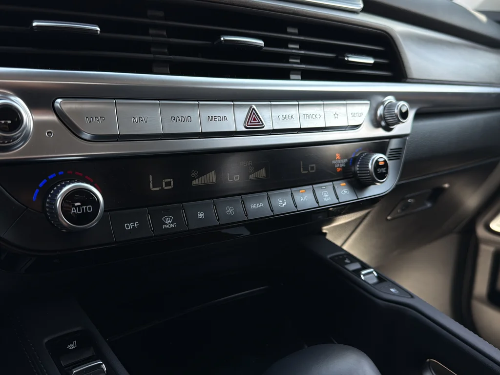 Used 2020 Snow White Pearl Kia EX image 19