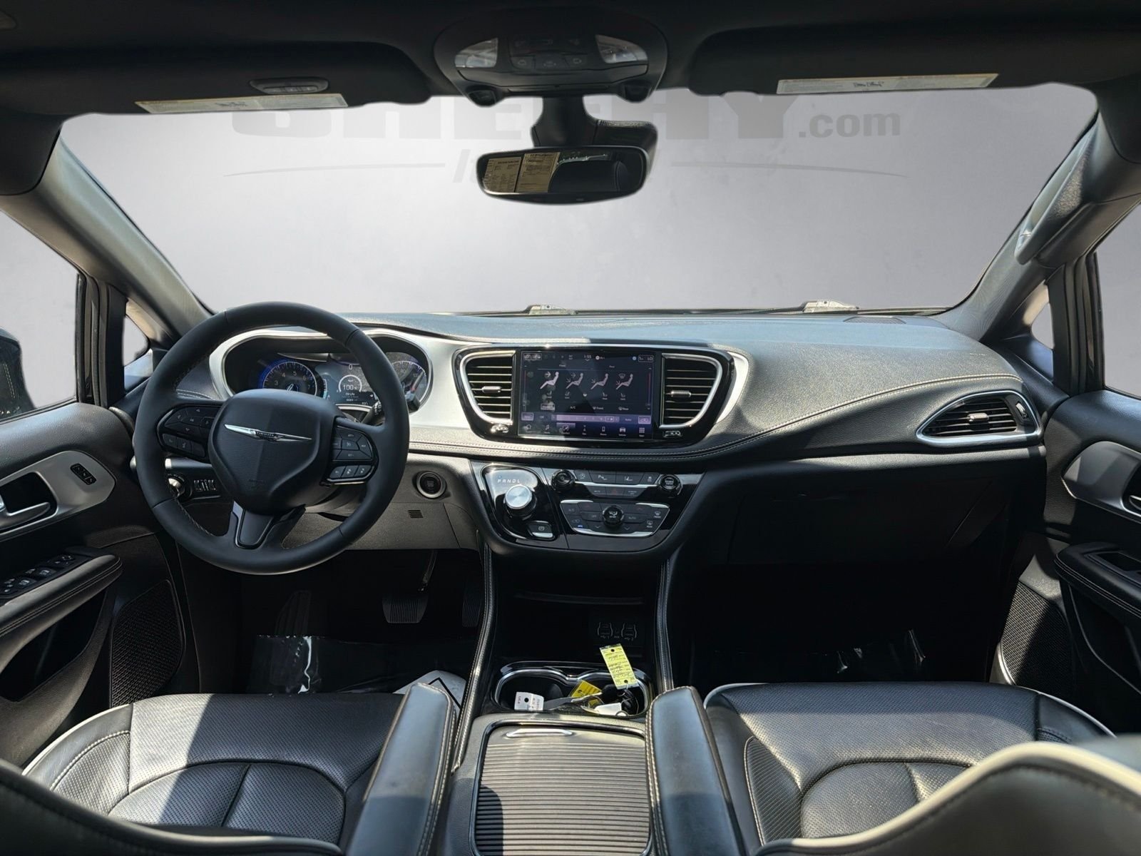 Used 2025 Black Chrysler Limited image 3