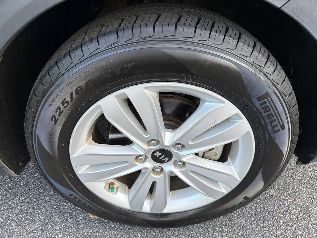 Used 2018 Red Kia LX image 12