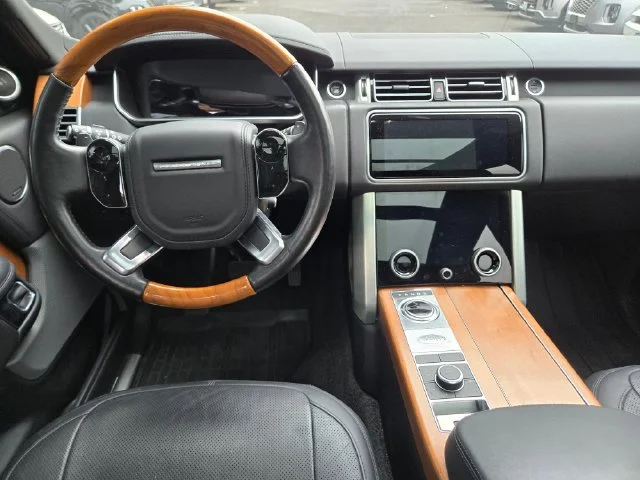 Used 2019 British Racing Green Land Rover 5.0L V8 Supercharged image 21