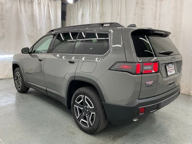 New 2026 Sting-Gray Clear-Coat Exterior Paint Jeep Laredo image 5
