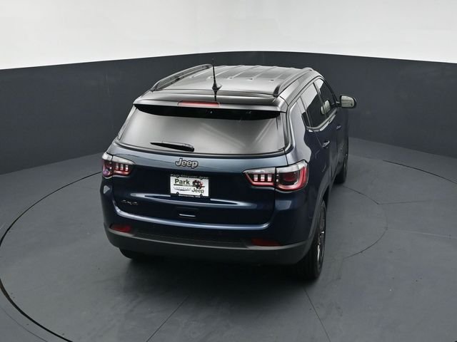 New 2026 Fathom Blue Pearl-Coat Exterior Paint Jeep Limited image 17