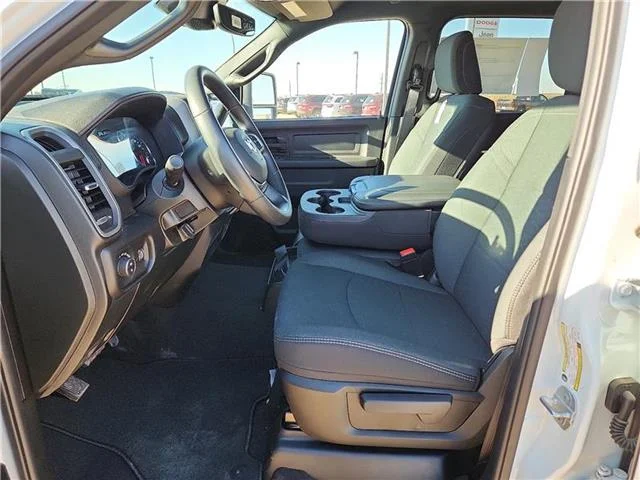 New 2026 PW7 Bright Whit Ram TRADESMAN CREW CAB 4X4 8