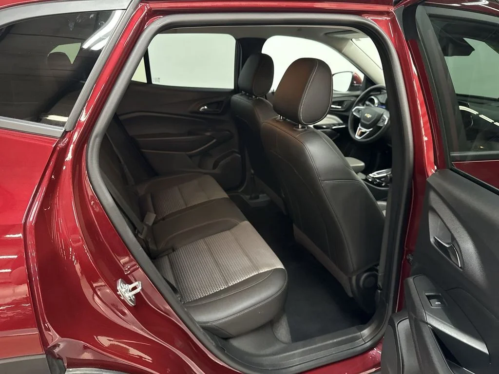 Used 2025 Crimson Chevrolet LT image 17