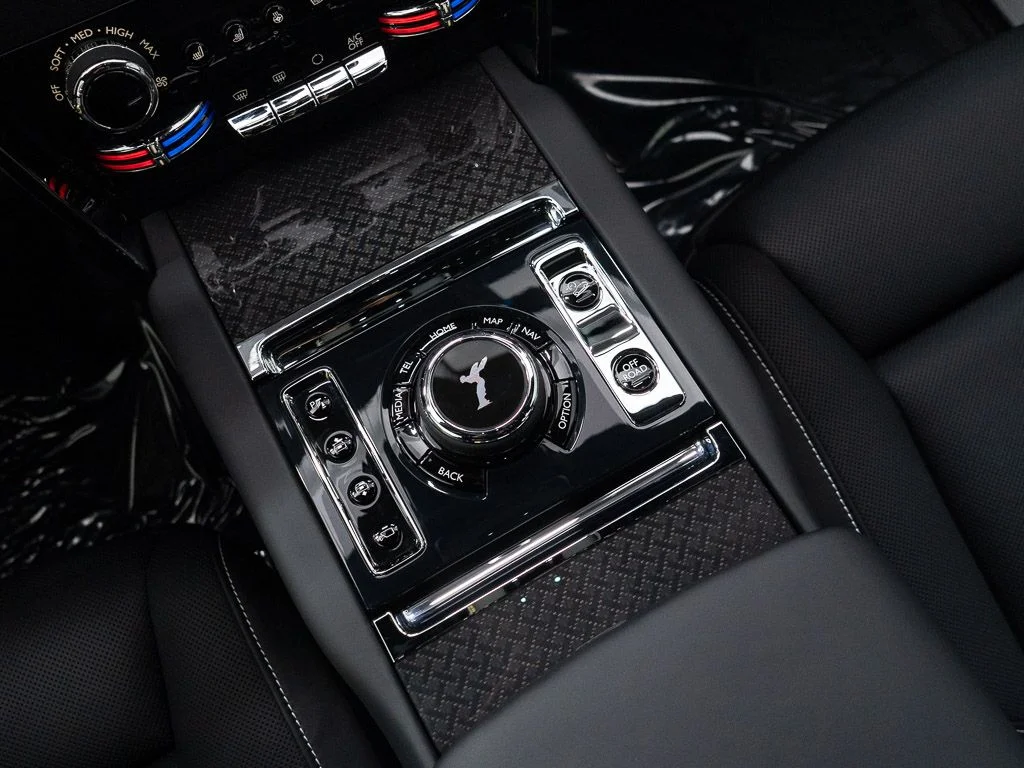 Certified Used 2026 Black Diamond Rolls-Royce Black Badge image 38