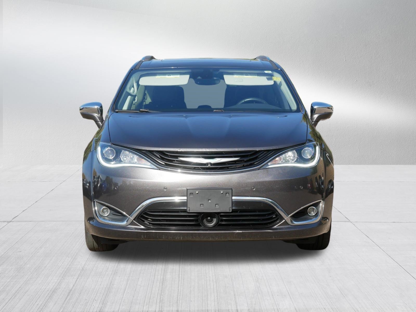 Used 2018 Chrysler Pacifica Hybrid Limited with VIN 2C4RC1N71JR229739 for sale in Inver Grove, Minnesota
