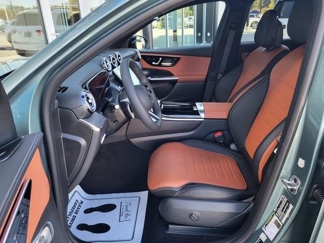 New 2026 Verde Silver Metallic Mercedes-Benz GLC 300 image 40