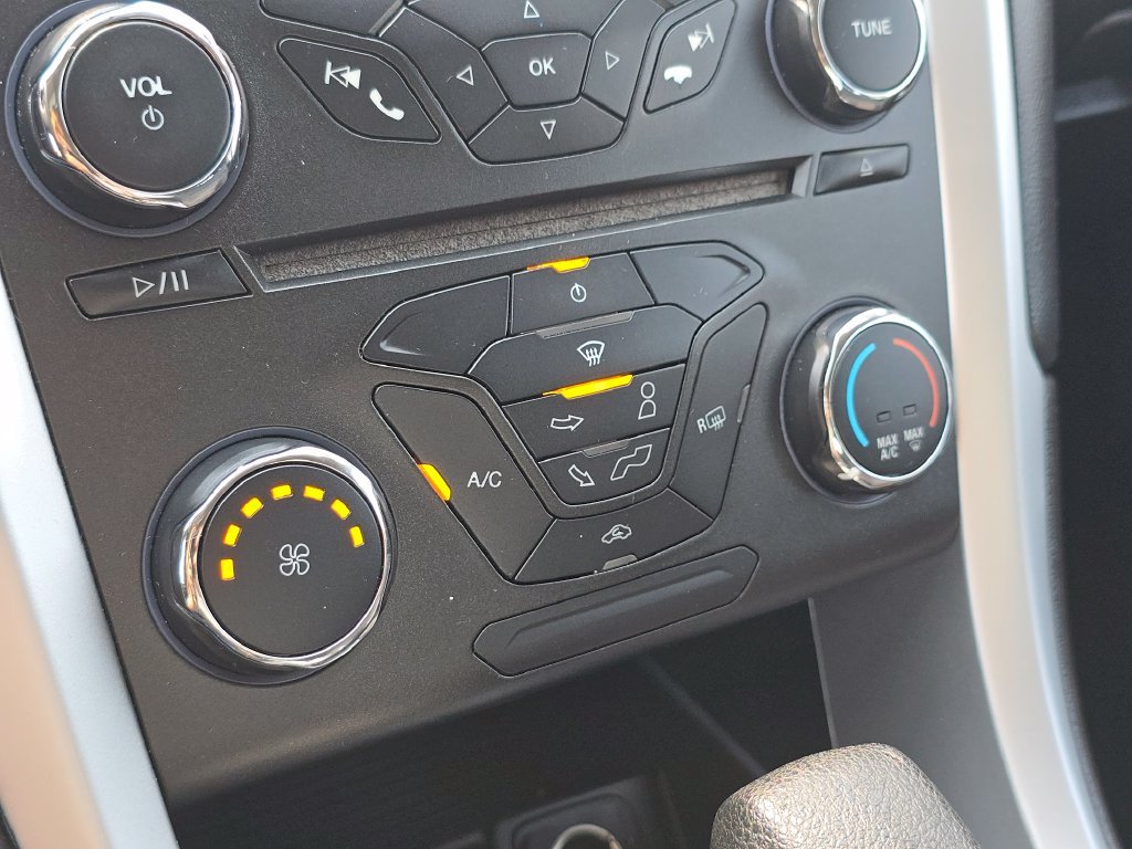 Used 2016 Gray Ford SE image 31