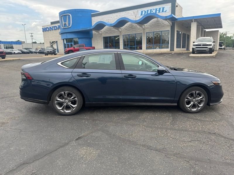 Used 2023  Honda EX image 8