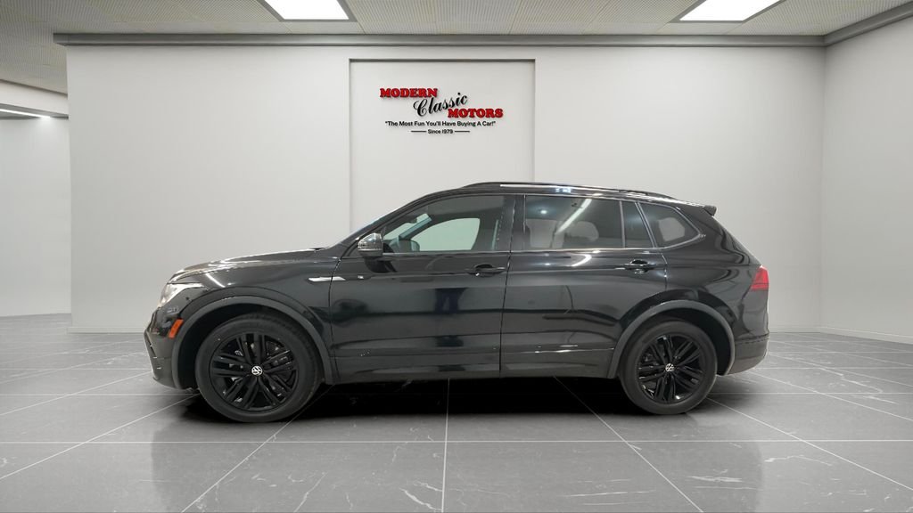 Used 2022 Black Volkswagen 2.0T SE R-Line Black image 4