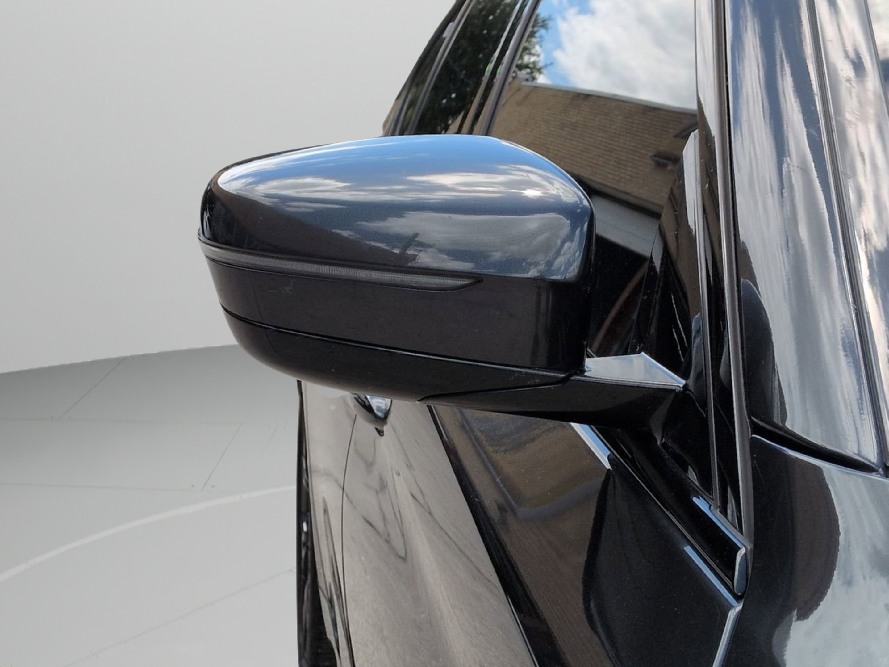 Used 2021 Dark Graphite Metallic BMW 540i image 31
