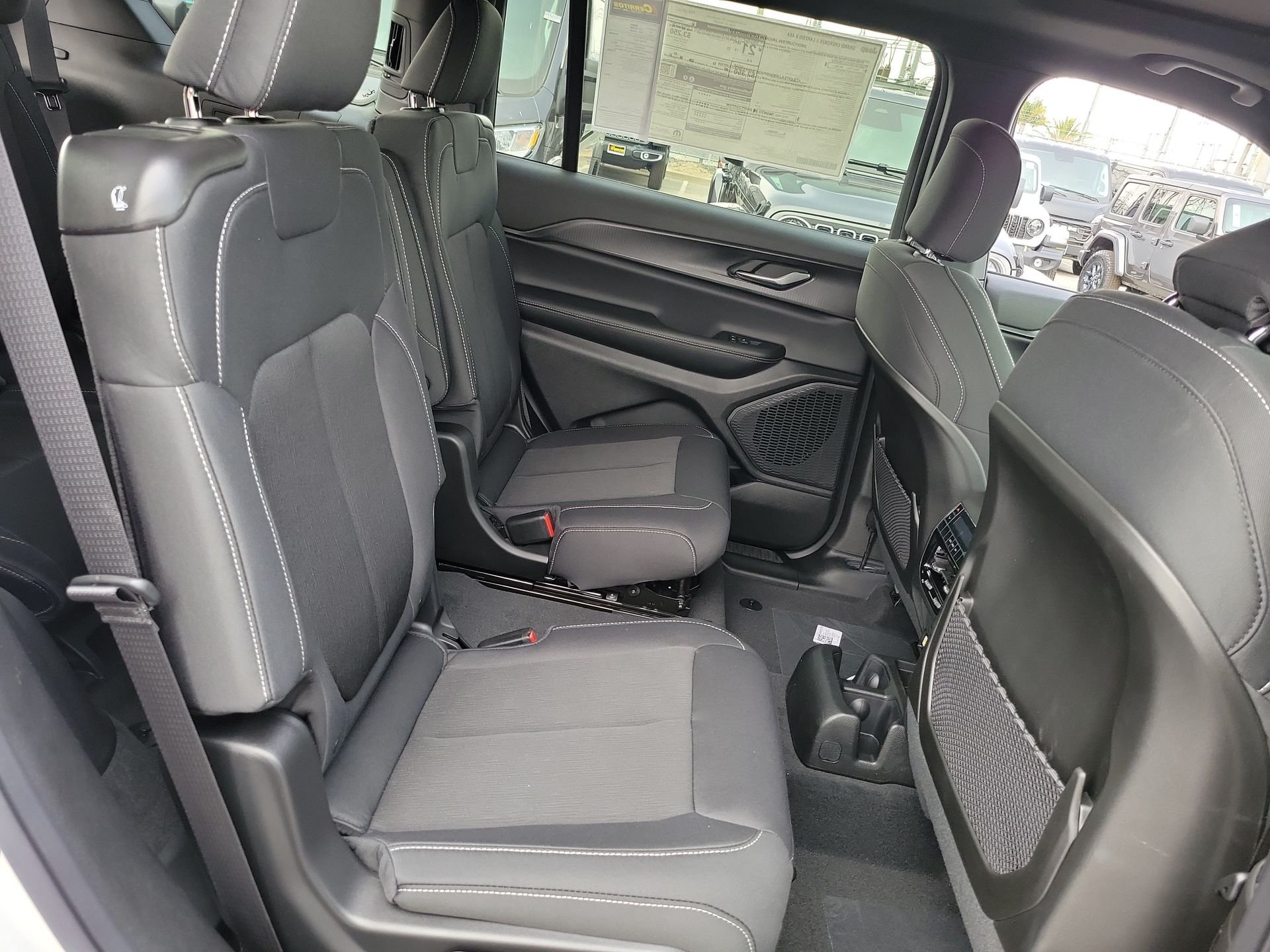New 2026 Bright White Clear-Coat Exterior Paint Jeep Laredo image 17