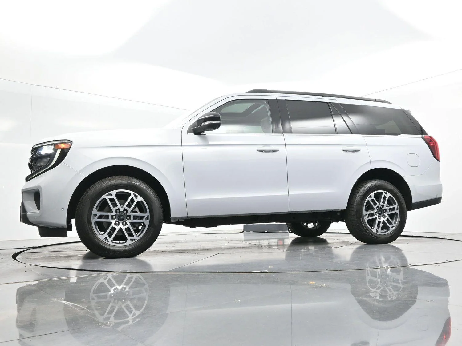 Used 2025 Space Silver Metallic Ford Active image 45