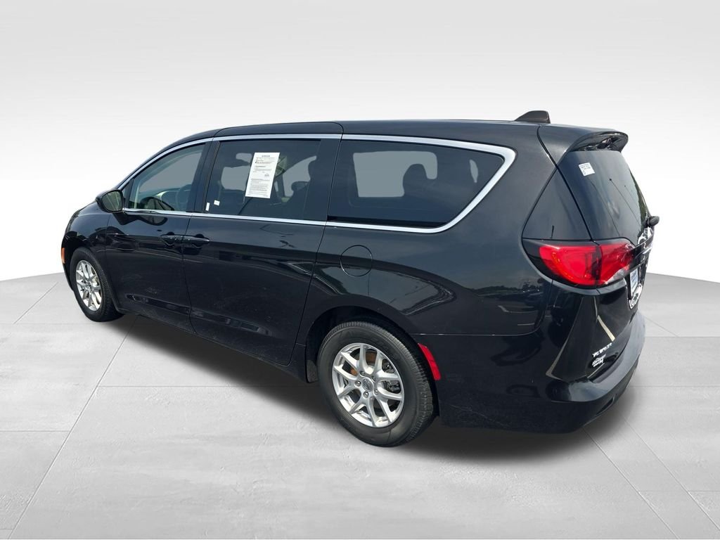 Used 2023 Black Chrysler LX image 3