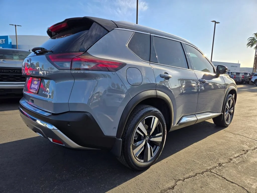 Used 2021 Boulder Gray Pear Nissan Platinum image 6