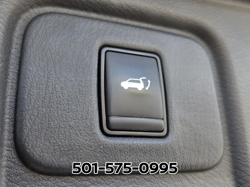 Used 2021 Scarlet NISSAN FWD PLATINUM image 16