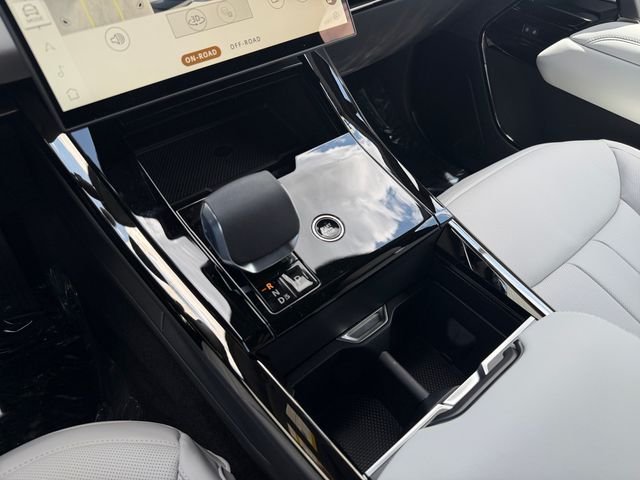 New 2026 Borasco Grey Land Rover SE image 24