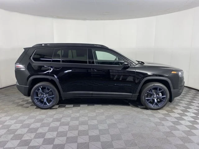 New 2026 Diamond Black Crystal Pearl-Coat Exterior Paint Jeep Limited image 7