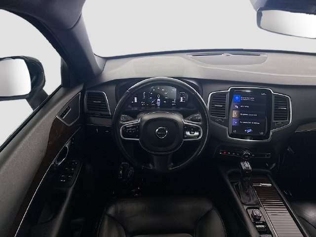 Used 2019 Magic Blue Metallic Volvo Momentum image 13