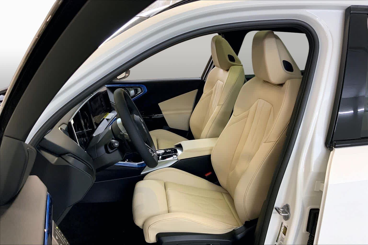 New 2026 Alpine White BMW 30 xDrive image 9