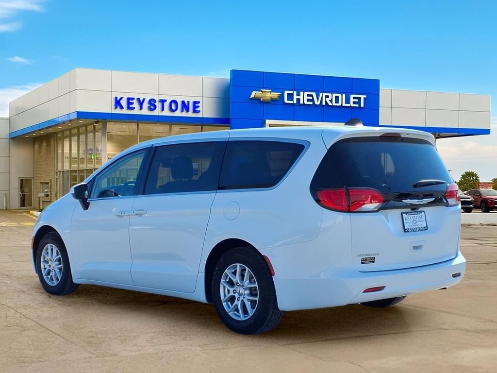 Used 2023 White Chrysler LX image 5