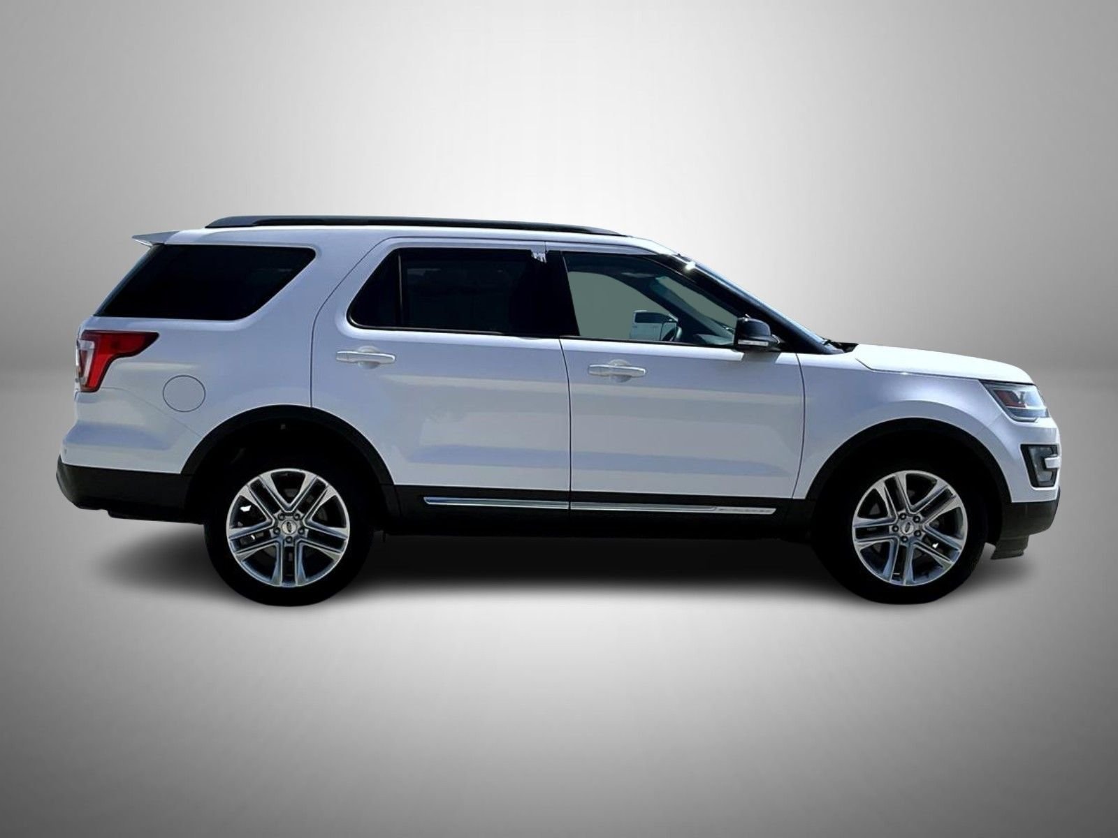 Used 2017 White Ford XLT image 4