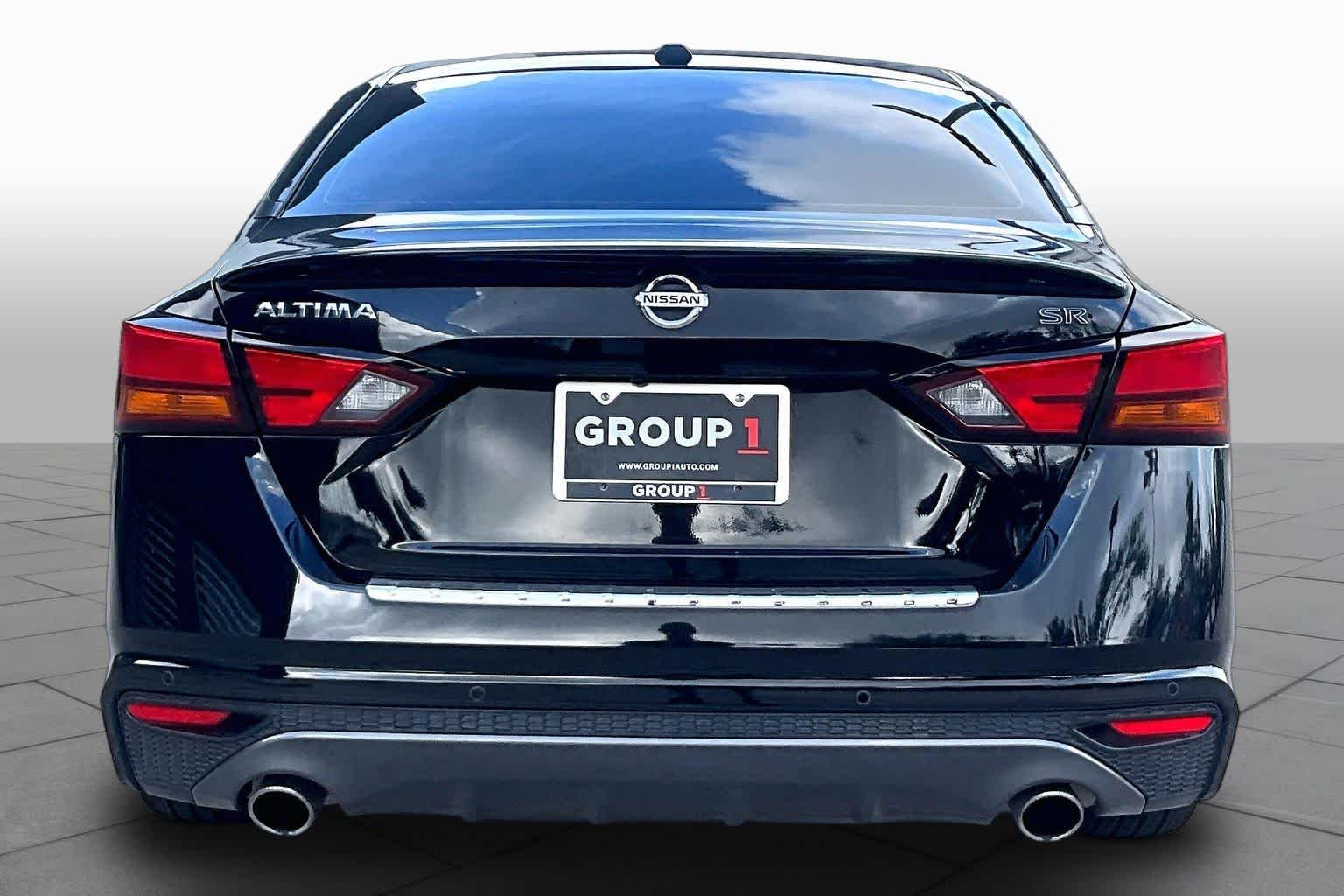 Used 2021 Super Black Nissan 2.5 SR image 5