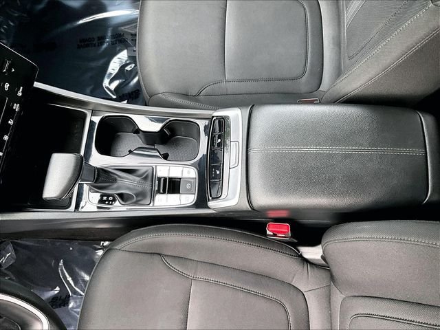 Used 2024 White Hyundai SEL image 15