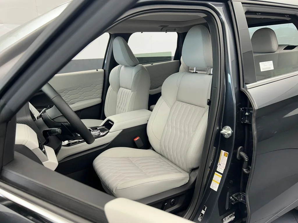 New 2026 Gray Mitsubishi SEL image 10