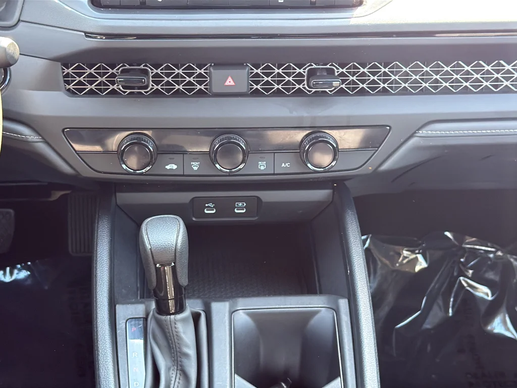 Used 2024  Honda LX image 25