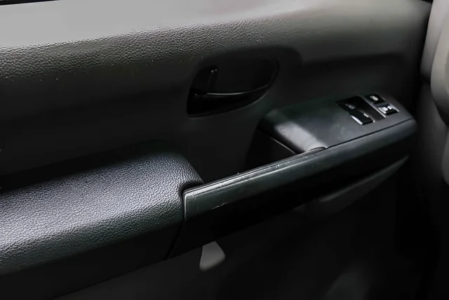 Used 2019 White Nissan S image 13