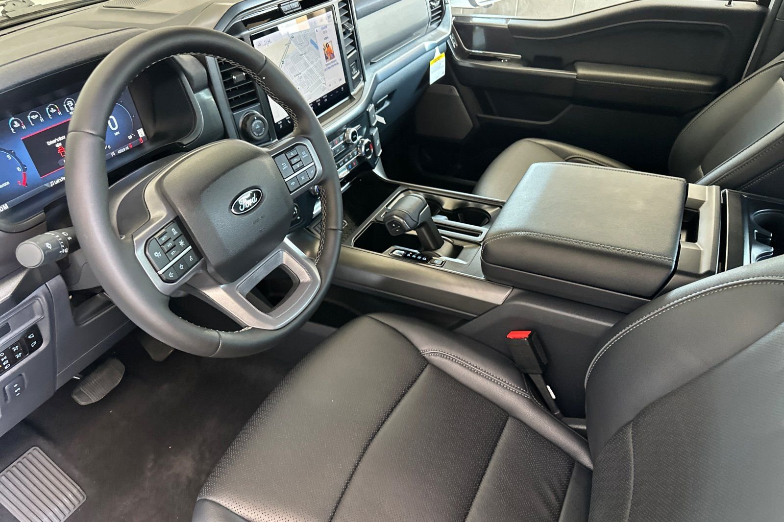 Used 2025 White Ford Lariat image 9