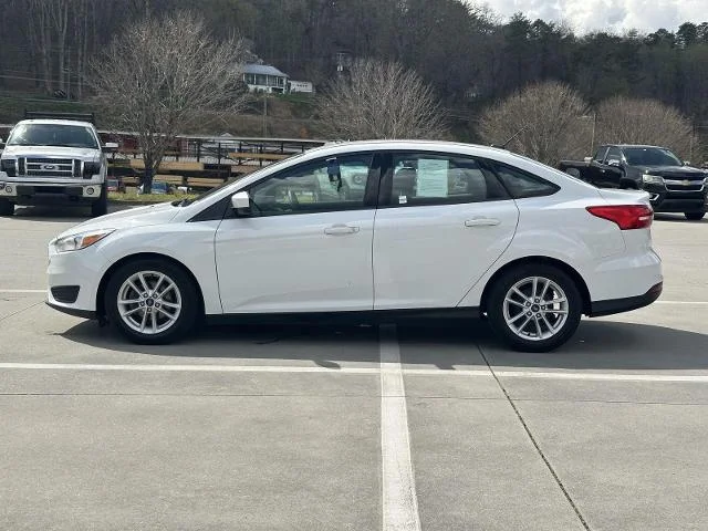 Used 2018 Oxford White Ford SE image 17