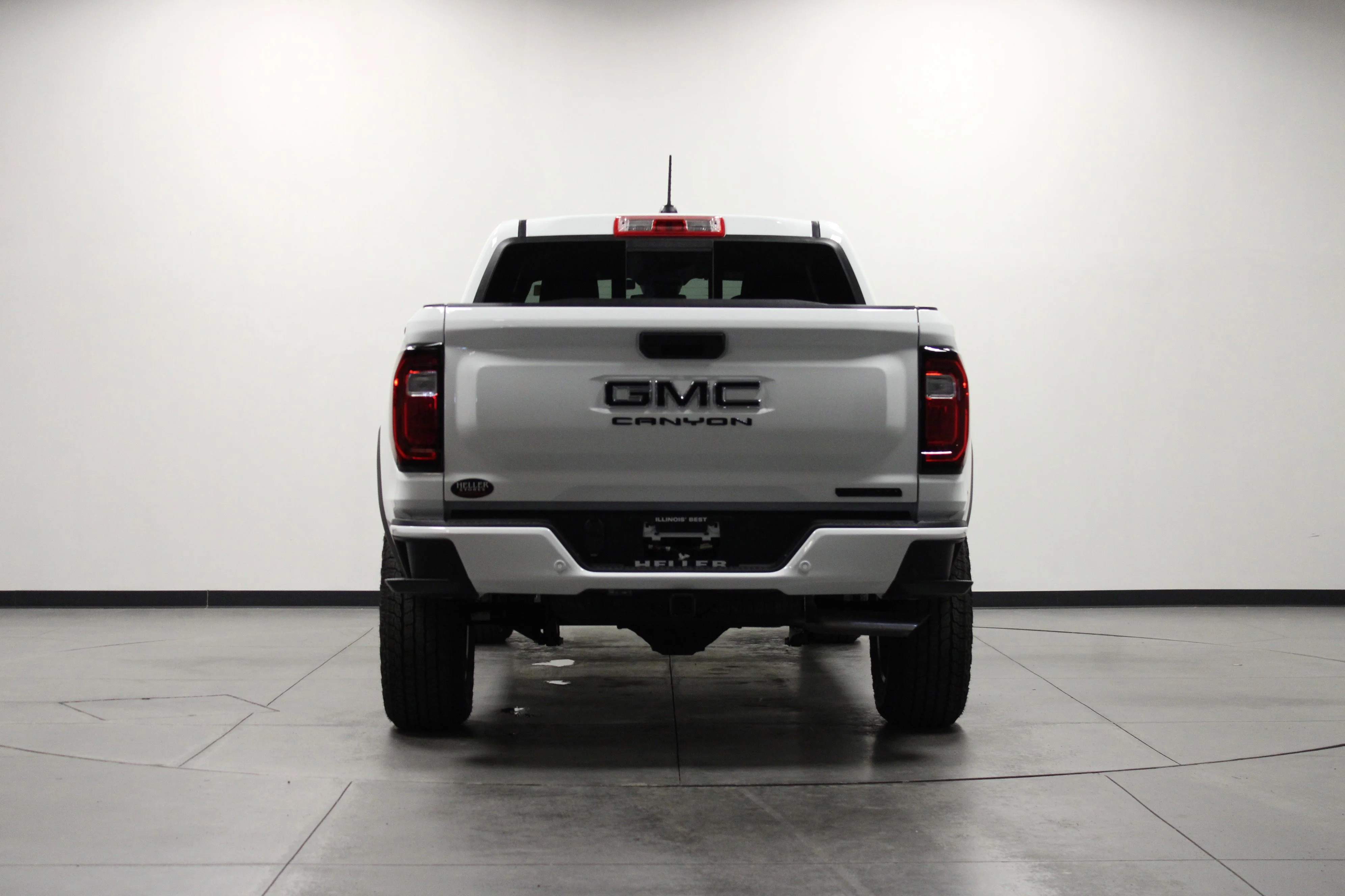 New 2026 Summit White GMC Elevation image 5
