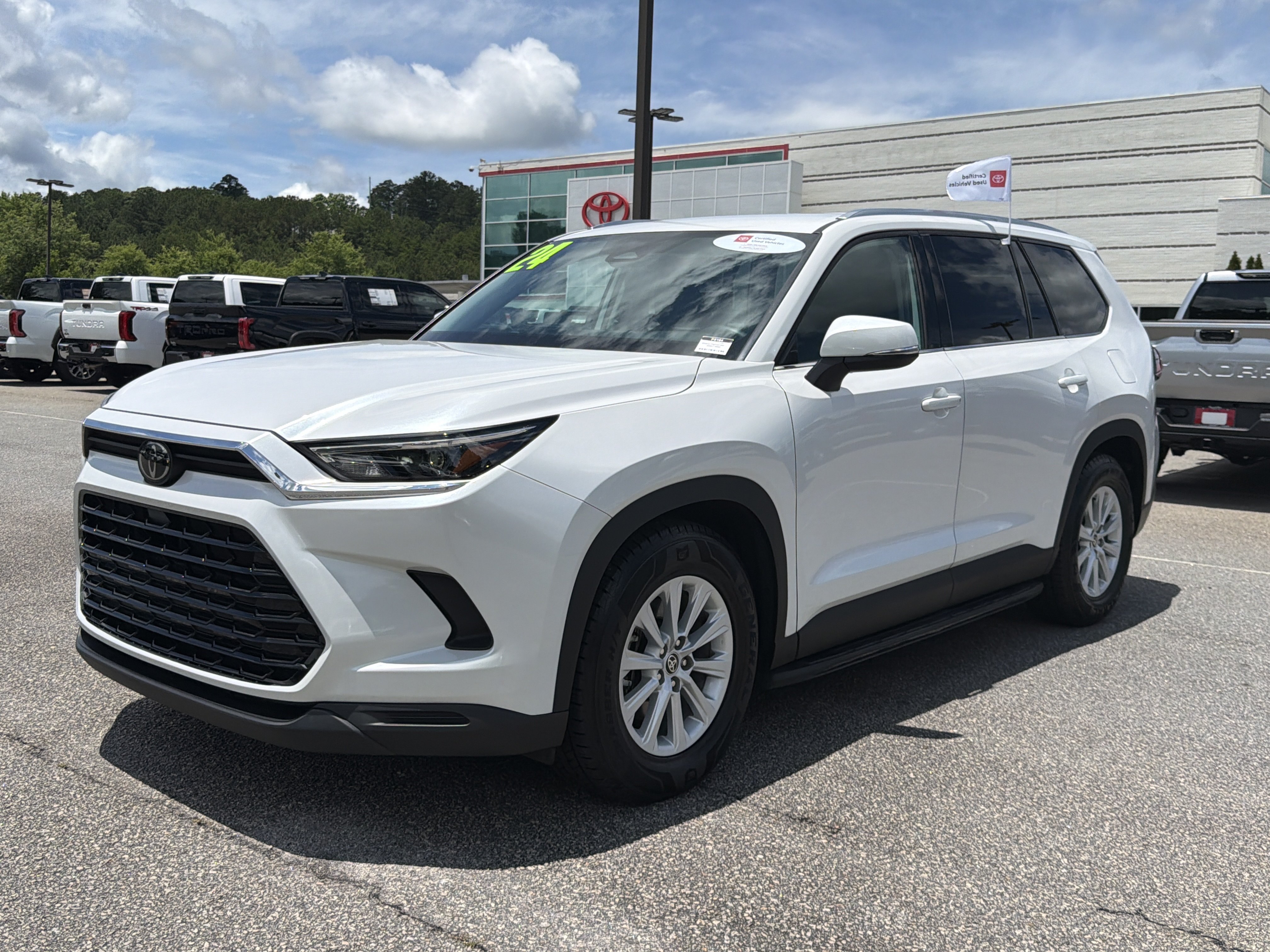 Certified Used 2024 Wind Chill Pearl Toyota XLE image 3