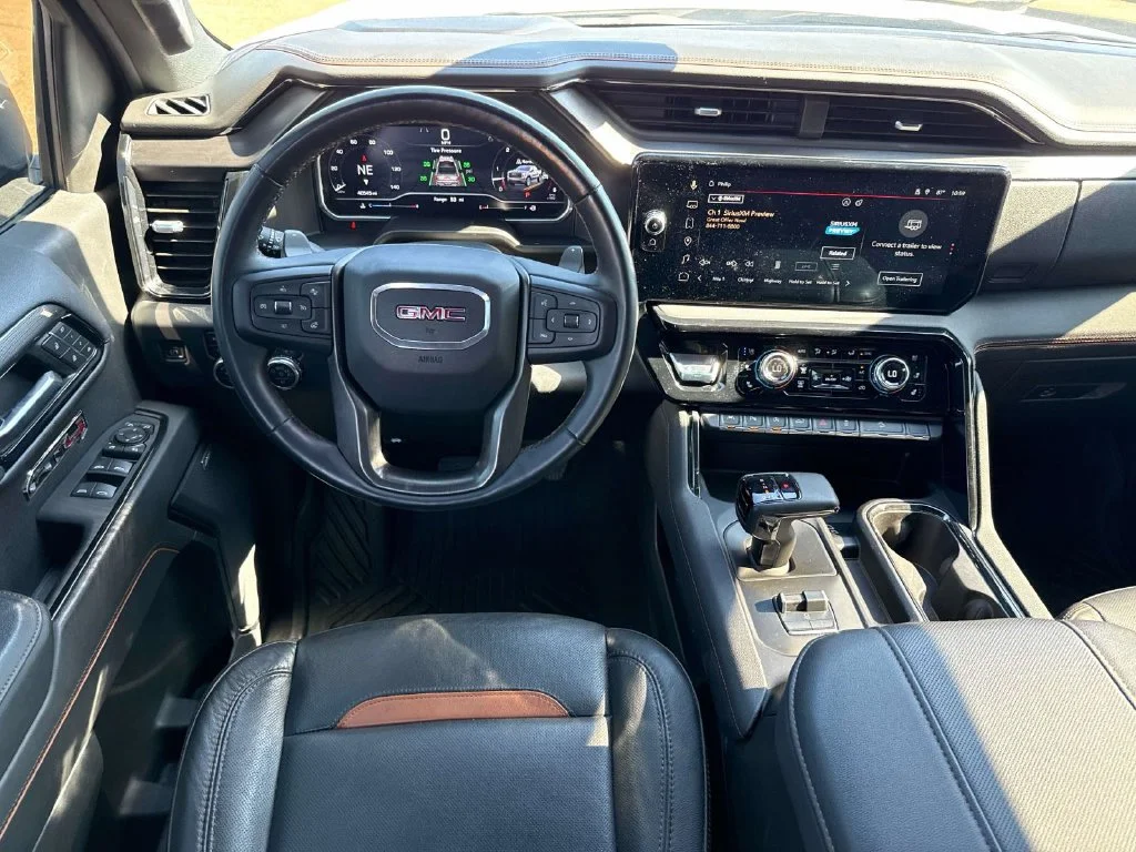 Used 2024 White GMC AT4 image 21