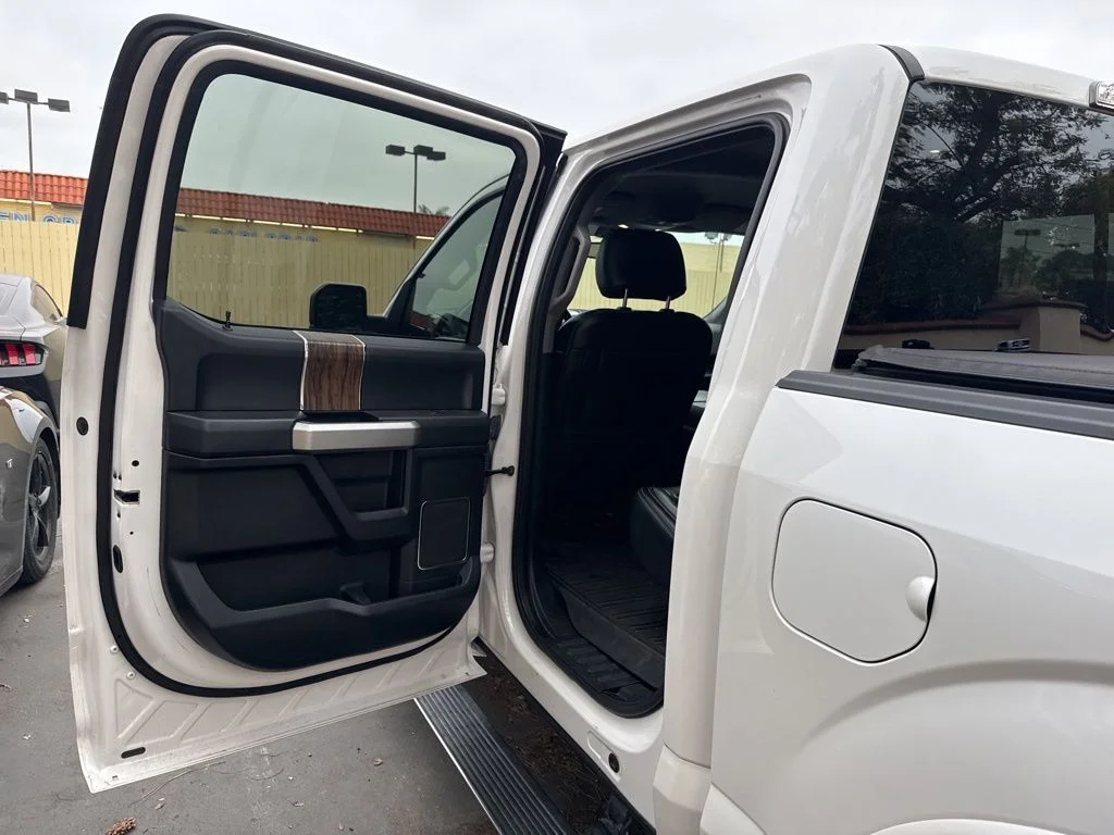 Used 2018 White Ford Lariat image 13