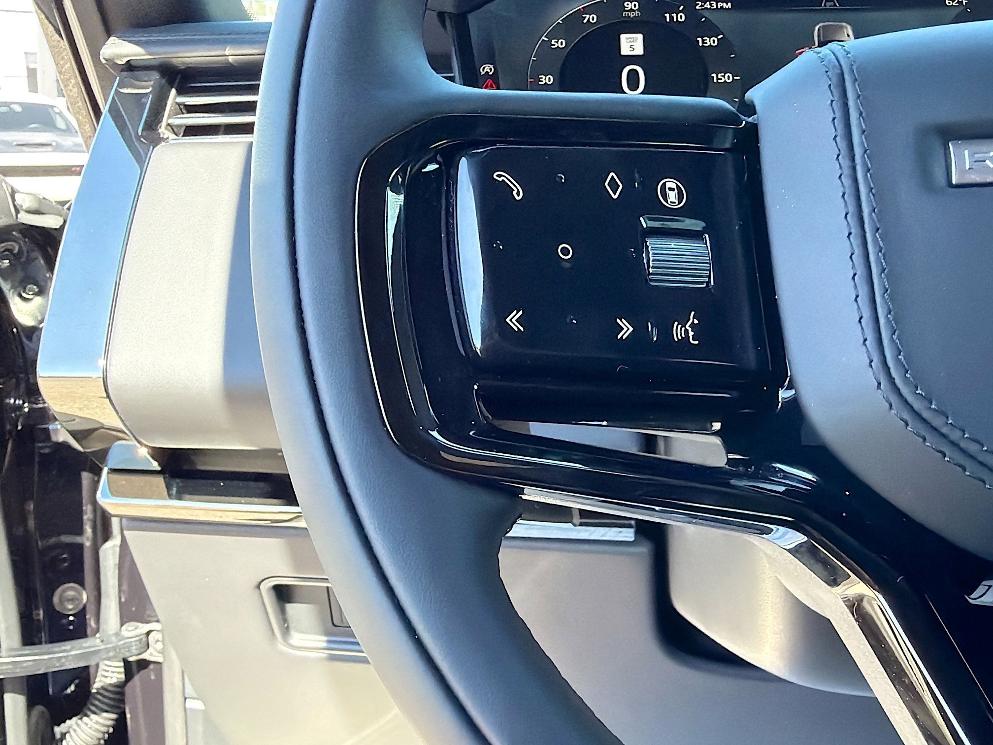 New 2026 Constellation Blue Ultra Metallic Gloss Land Rover Dynamic SE image 38
