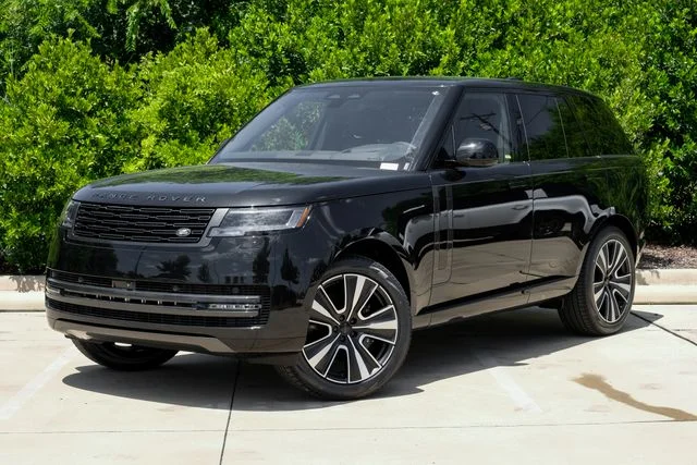New 2026 Black Land Rover SE image 2