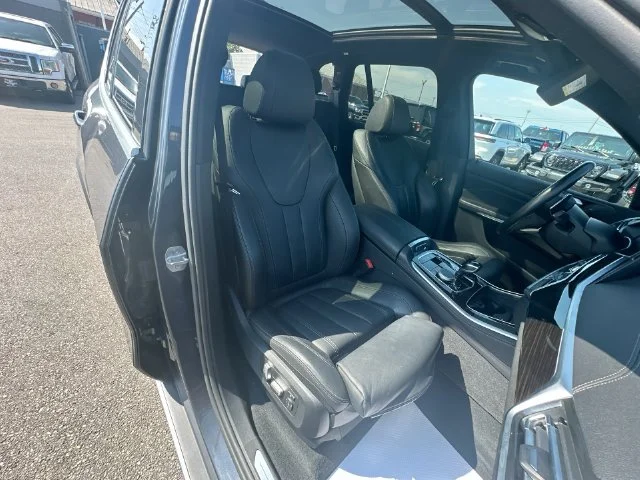 Used 2019 Gray BMW xDrive40i image 28