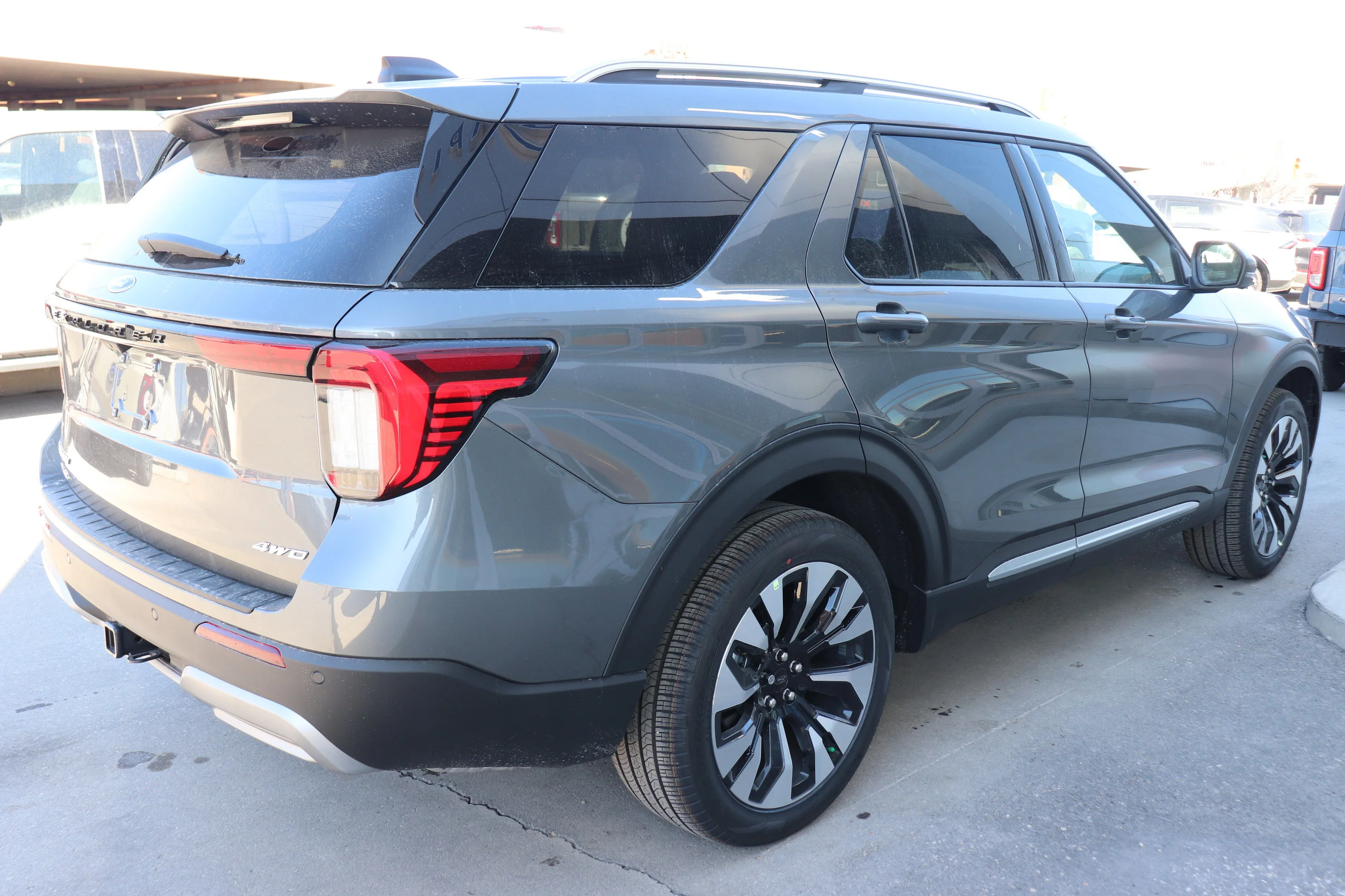 New 2026 CARBONIZED GREY METALLIC Ford Platinum image 4