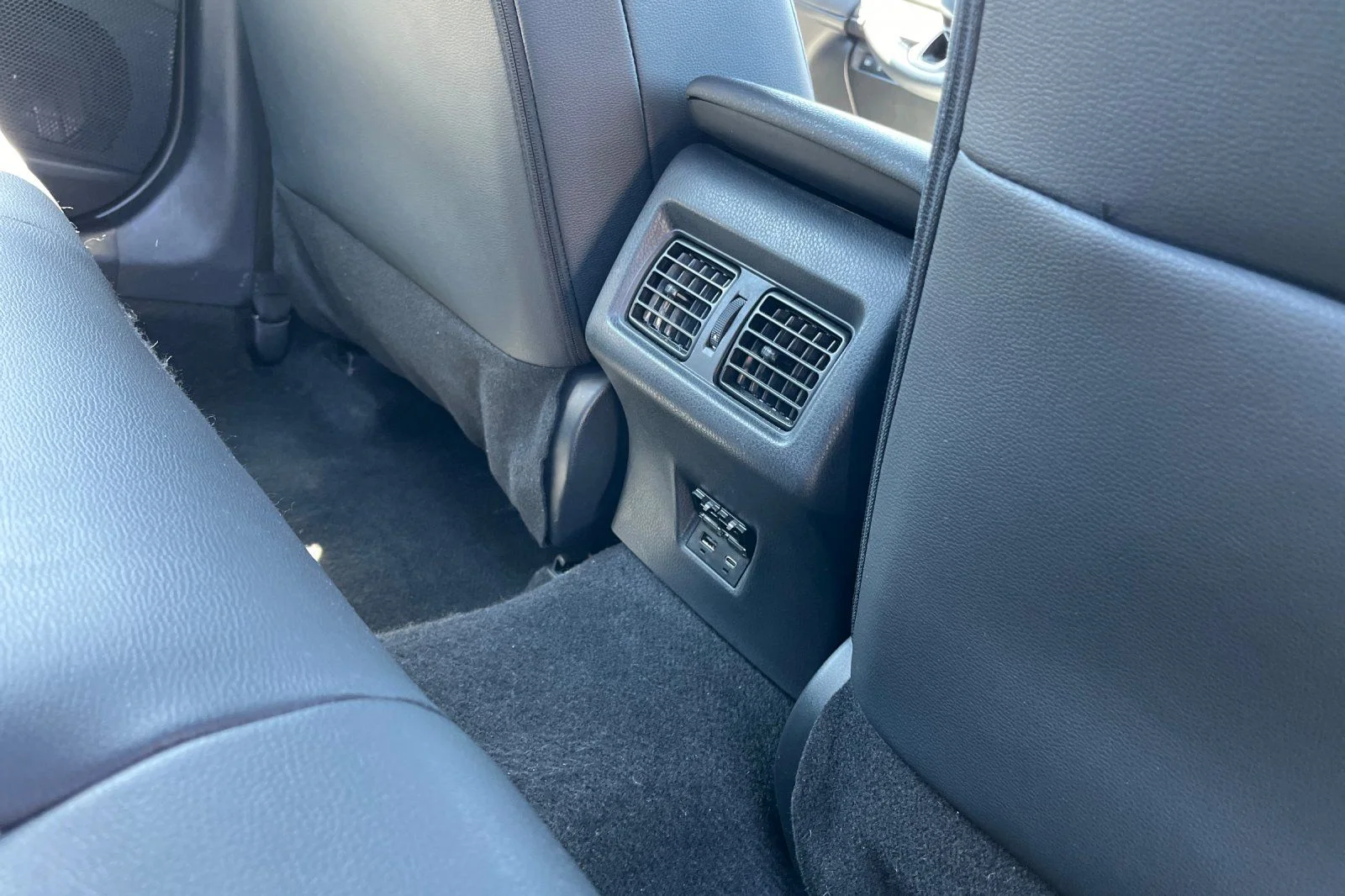 2025 Toyota Camry LE - Photo 23