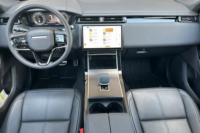 New 2026 Fuji White Land Rover Dynamic SE image 12