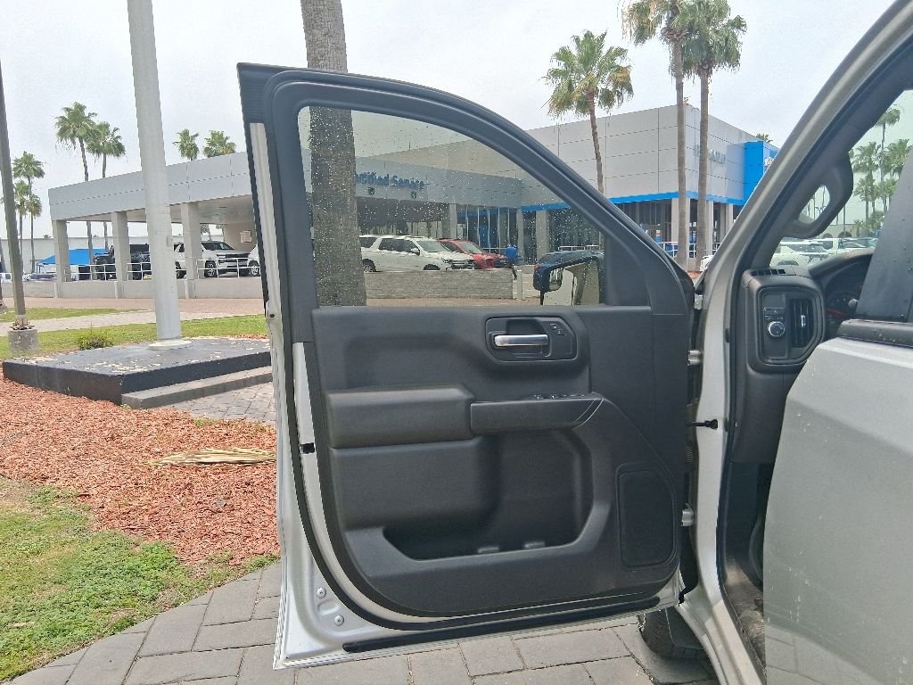 Used 2022 Silver Chevrolet Custom image 12