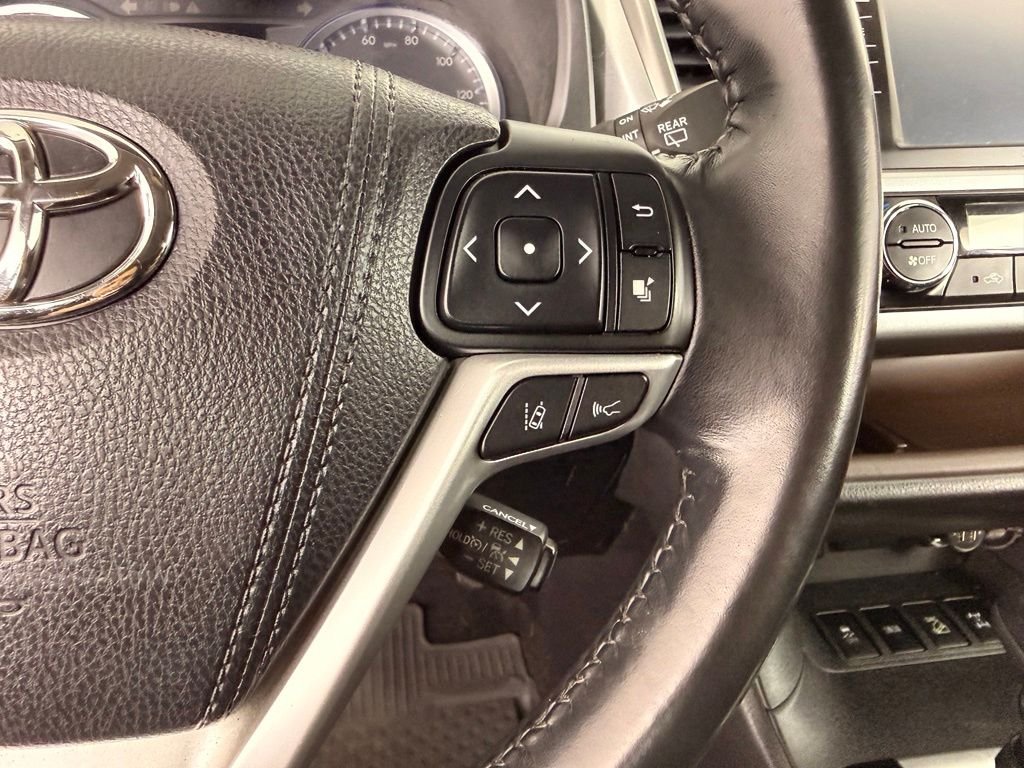 Used 2018 Walnut Toyota XLE image 23