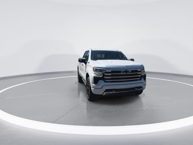 Used 2023 Beige Chevrolet High Country image 3
