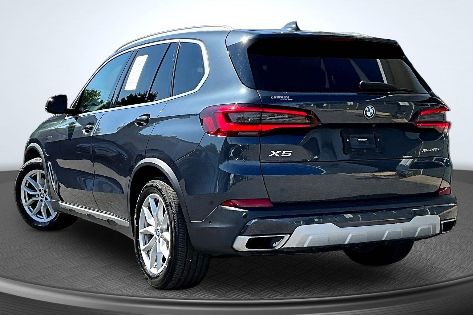 Used 2022 Gray BMW xDrive45e image 3