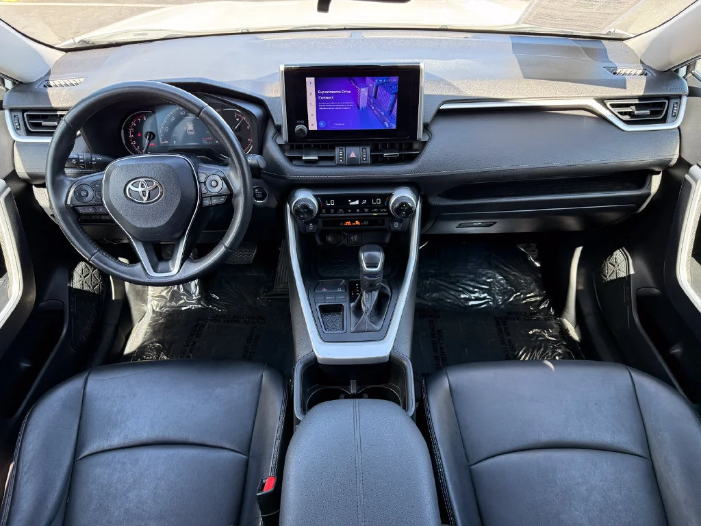 Used 2023  Toyota XLE Premium image 20