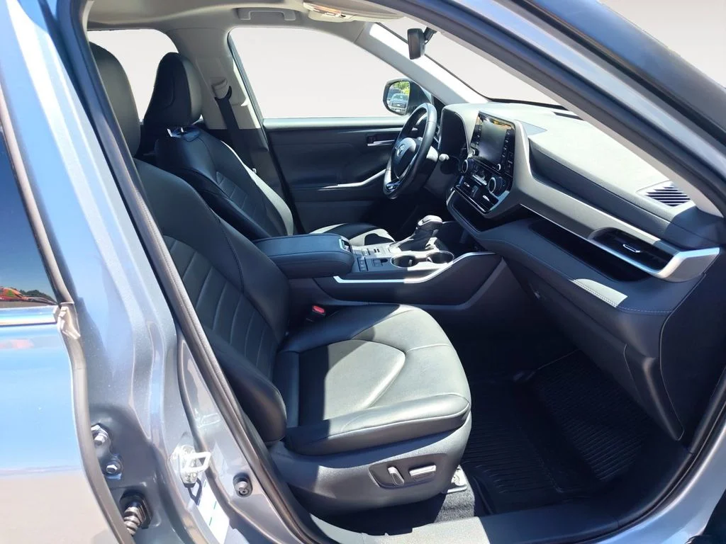 Used 2021 Gray Toyota XLE image 15