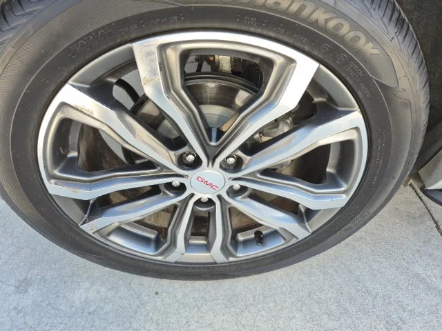 Used 2018 Silver GMC Denali image 9